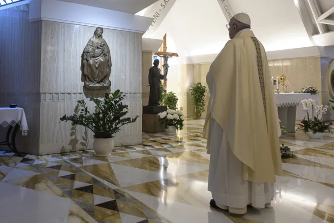 El Papa pide rezar por las personas fallecidas en la pandemia