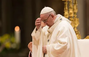 Imagen referencial. El Papa Francisco en oración. Foto: Marina Testino / ACI Prensa 