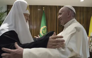 Papa Francisco con Patriarca ruso Kirill en 2016. Foto: Vatican Media 