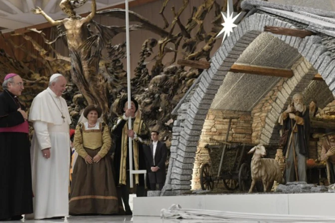 El Papa Francisco advierte que el pesebre es un signo de nuestra fe que no debe perderse