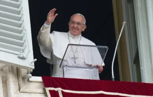 Papa Francisco hoy al presidir rezo del Regina Coeli. Foto: L'Osservatore Romano. 