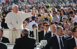 El Papa Francisco en la Plaza de San Pedro. Foto: Daniel Ibáñez (ACI Prensa) 