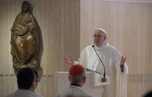 Papa Francisco en capilla de la Casa Santa Marta. Foto: L'Osservatore Romano. 