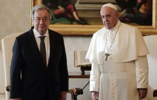 El Papa Francisco con el Secretario General de la ONU, António Guterres. Foto: Evandro Inetti / Vatican pool EWTN ACI 