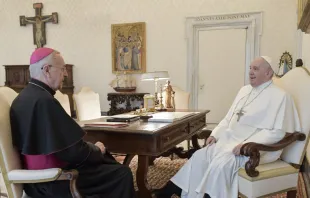 Papa Francisco con Mons. Stanisław Gądecki. Foto: Vatican Media 