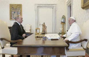 El Papa Francisco con el presidente de Rusia, Vladimir Putin. Foto: Vatican Media / ACI 