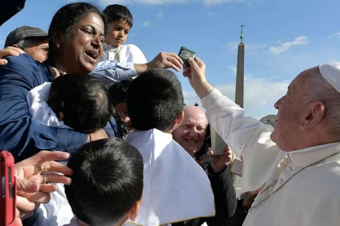 Con esta reflexión el Papa se une a la conmemoración por el Día de los Derechos Humanos