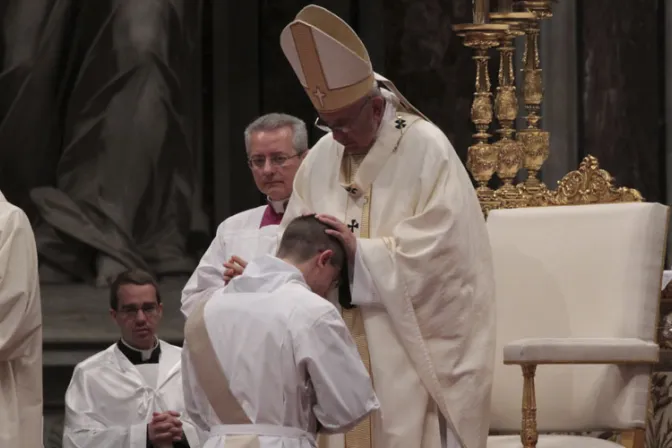 El Papa Francisco no ha abierto la puerta del matrimonio a los sacerdotes