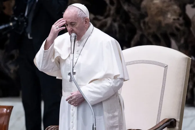 Papa pide rezar por persona fallecida en Roma por el frío y por las familias en dificultad