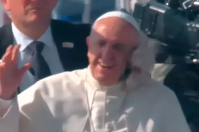 El Papa en Chile: Esta es la verdad sobre el objeto que le golpeó el rostro [VIDEO]