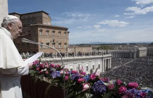 Papa Francisco en la bendición Urbi et Orbi de Pascua. Foto: Vatican Media 