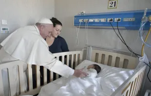 Imagen referencial. Papa Francisco en visita al hospital Bambino Gesù en 2018. Foto: Vatican Media 