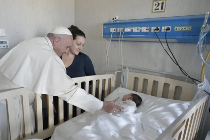 Papa Francisco dona 35 respiradores para enfermos de coronavirus