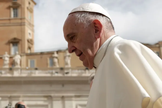 El Papa Francisco llama al celular de una víctima de abusos sexuales en Argentina
