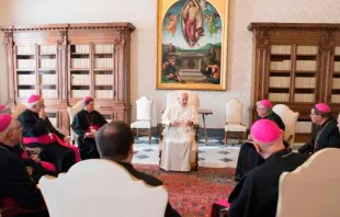 El Papa Francisco y los obispos de Costa Rica. Foto: L'Osservatore Romano 