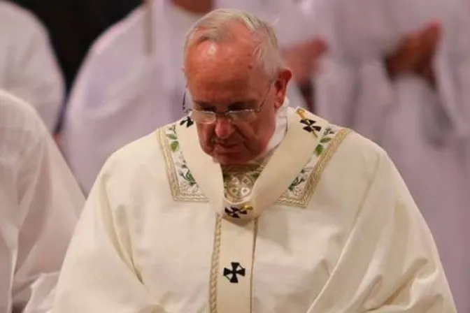 Papa Francisco reza por víctimas de accidente de tráfico en Francia