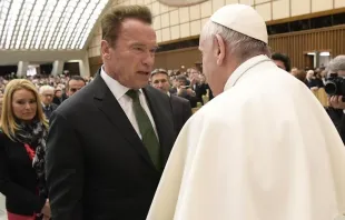 El Papa Francisco y Arnold Schwarzenegger en el Vaticano / Foto: L´Osservatore Romano 