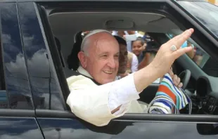 El Papa Francisco saluda a los presos / Foto: Agencia Andina 