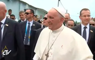 El Papa Francisco golpeado en Cartagena. Captura Youtube 