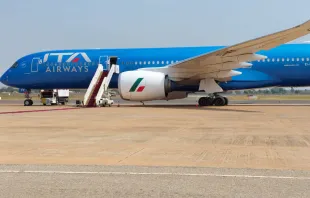 El avión del Papa Francisco llega a Roma tras viaje apostólico a África (2023). Crédito: Elias Turk - EWTN 