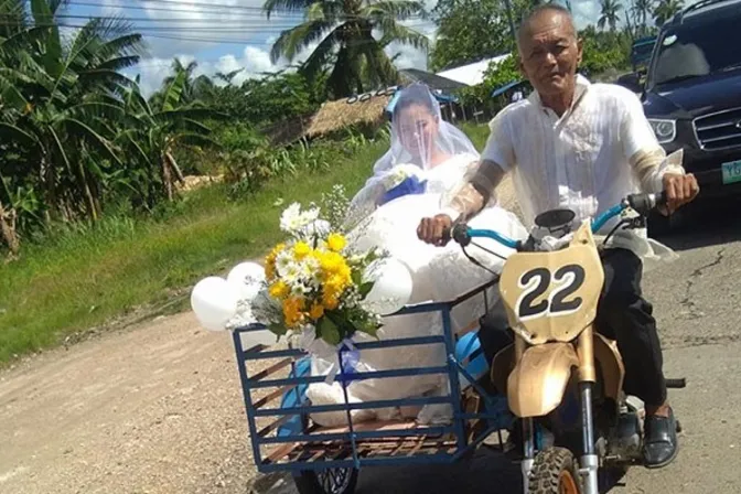 Gesto de padre a su hija en “boda real” en Filipinas conmueve las redes