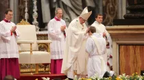 El Papa pronuncia la homilía en la celebración. Foto: Daniel Ibáñez / ACI Prensa