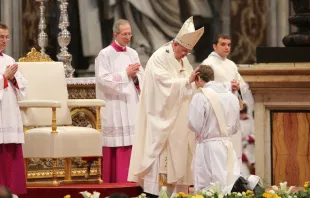 El Papa en la ordenación de 2015. Foto: Petrik Bohumil / ACI Prensa 