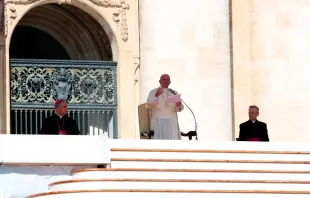 El Papa anuncia que suspende la catequesis y en su lugar se rezará. Foto: Daniel Ibáñez / ACI Prensa 