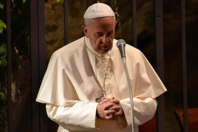 La guerra es una locura de la cual la humanidad aún no ha aprendido la lección, dice el Papa