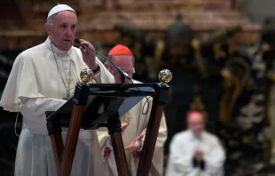 El Papa hace un saludo a los peregrinos de Holanda. Foto: Daniel Ibáñez / ACI Prensa 