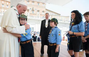 Papa Francisco en encuentro con niños y jóvenes Scouts de Italia. Foto: L'Osservatore Romano. 