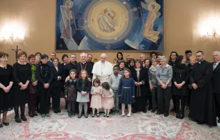 El Papa junto a los familiares de las víctimas. Foto: L'Osservatore Romano 