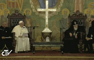 El Papa junto al Patriarca ortodoxo de Georgia. Foto: Captura de Youtube  