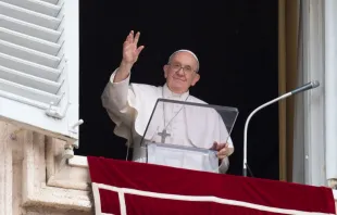El Papa Francisco en el Regina Caeli. Crédito: Vatican Media 