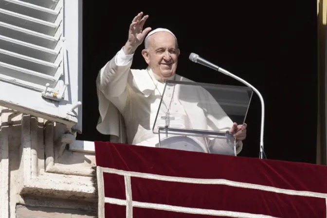 Papa Francisco critica a los "pueblos orgullosos de ser cristianos" que piensan en hacer la guerra