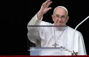 El Papa Francisco preside el Ángelus. Crédito: Vatican Media 