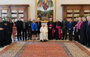 Papa Francisco con miembros de la Comisión Internacional Anglicano-Católica Romana. Crédito: Vatican Media 