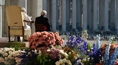 El Papa Francisco pidiu00f3 a polu00edticos y lu00edderes leer la encu00edclica Pacem in terris