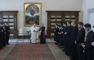 Papa Francisco con la comunidad de Santa Maria dell'Anima. Foto: Vatican Media 
