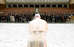 Papa Francisco con empresarios de Deloitte. Crédito: Vatican Media 