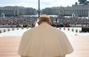 Papa Francisco en oración. Crédito: Crédito: Vatican News 