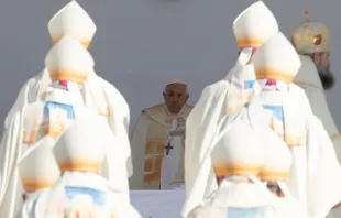 Imagen del Papa Francisco en la Misa del domingo 30 de abril en Budapest. Crédito: Daniel Ibáñez / ACI Prensa. 