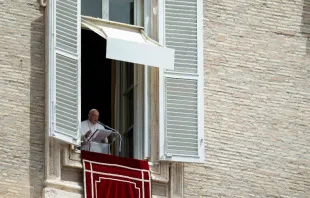 Foto referencial del Papa en el Ángelus. Crédito: Vatican Media 