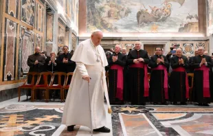 El Papa Francisco en audiencia con juristas. Crédito: Vatican Media 