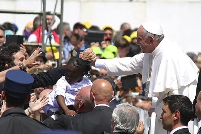 [VIDEO] En Navidad reconocer en el prójimo el rostro de Dios hecho hombre, exhorta el Papa