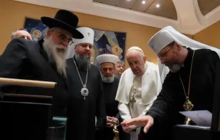El Papa se reúne con Consejo Panucraniano de Iglesias y Organizaciones Religiosas de Ucrania. Crédito: Vatican Media 