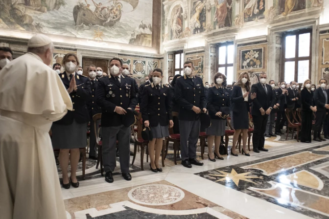 El Papa agradece a la seguridad del Vaticano su labor durante la pandemia 