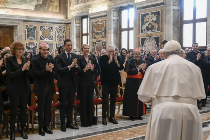 El Papa Francisco agradece a artistas cantar a favor de la paz en Ucrania