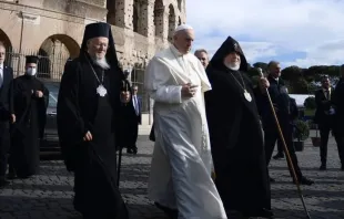 Papa Francisco en Encuentro por la Paz de 2021 en el Coliseo. Crédito: Vatican Media 