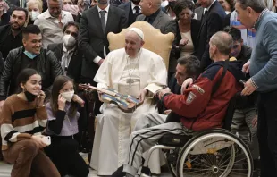 Papa Francisco con la Fundación "Casa del Espíritu y de las Artes". Foto: Vatican Media 